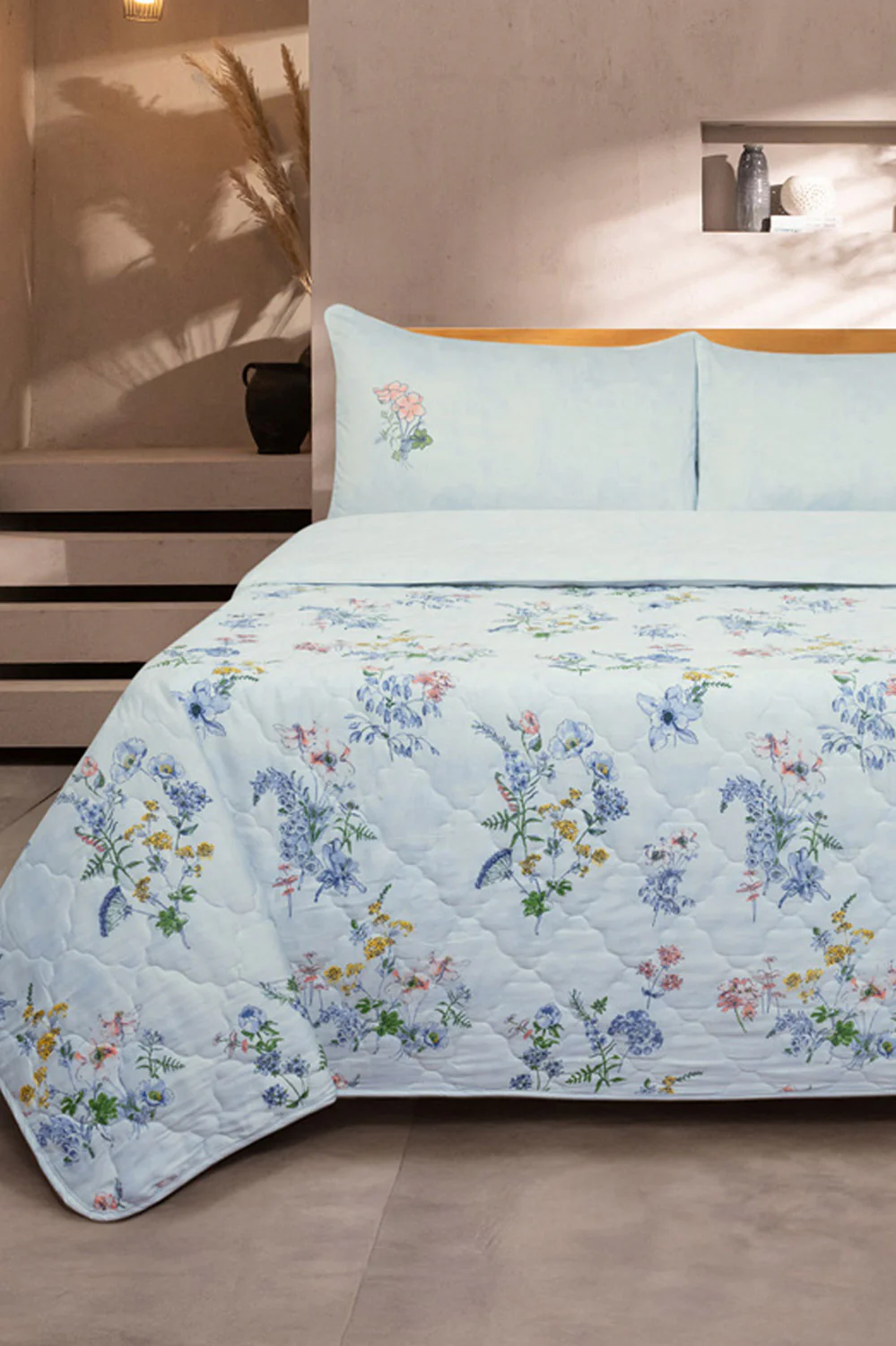 Azure bud T-300 Bed Throw