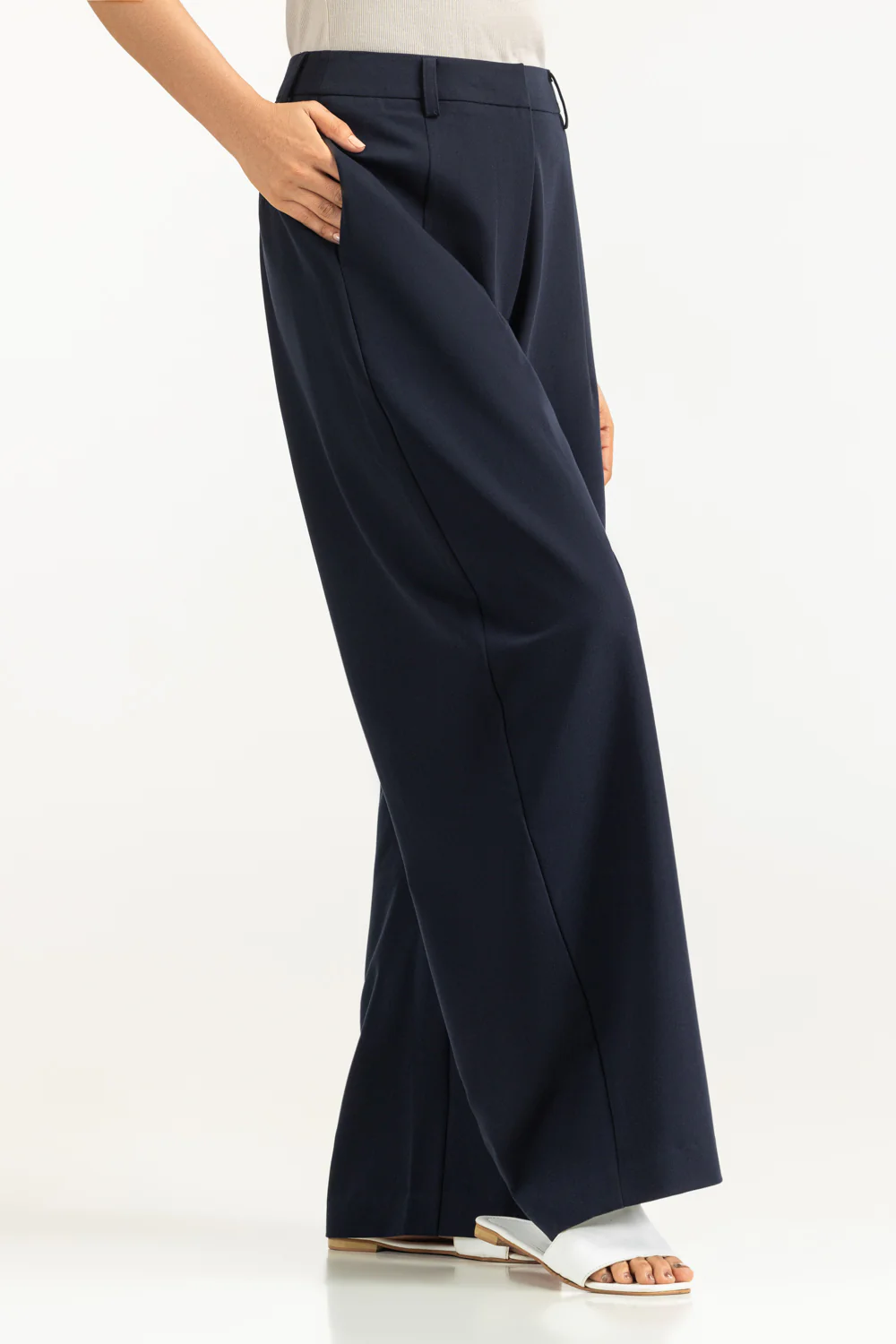 Barrel Fit Pant - Image 4