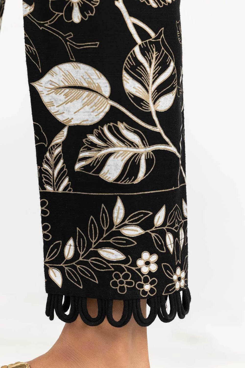 Black Khaddar Screen Printed Trousers - Image 3