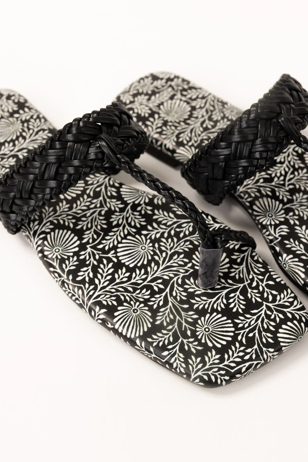 Black Kolhapuri - Image 4