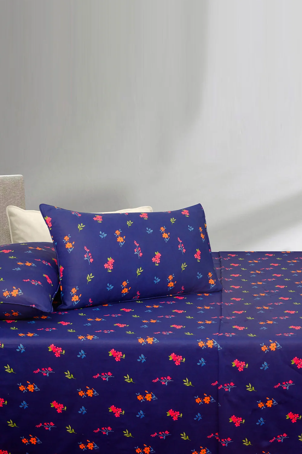 Botanical Charm T-200 Bed Sheet Set - Image 2