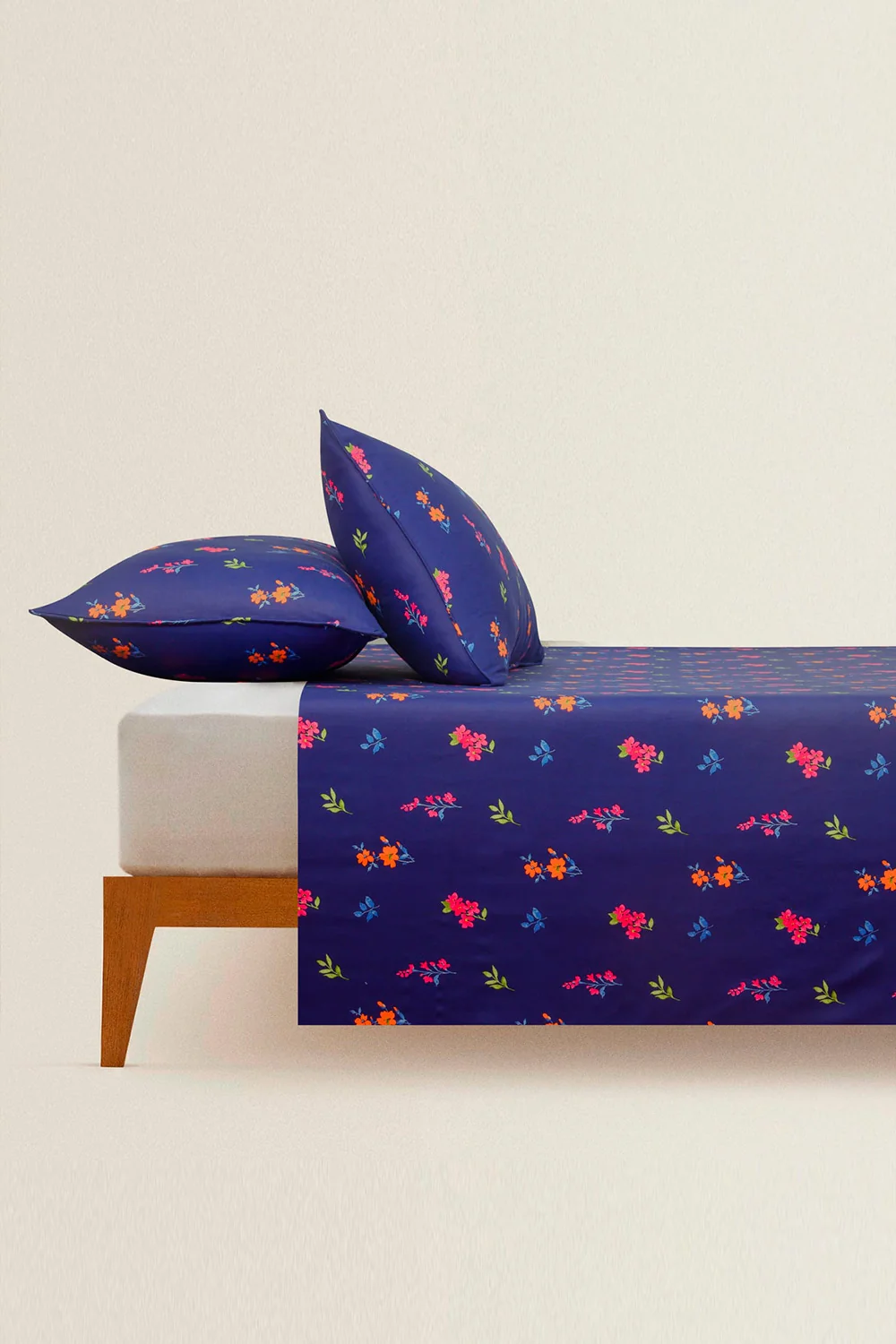 Botanical Charm T-200 Bed Sheet Set - Image 3