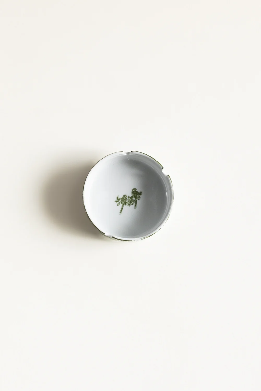 Classic Flora Ash Tray Round - Image 4