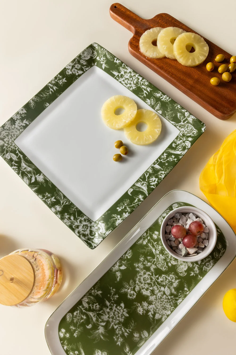 Classic Flora Cake Dish - Image 5