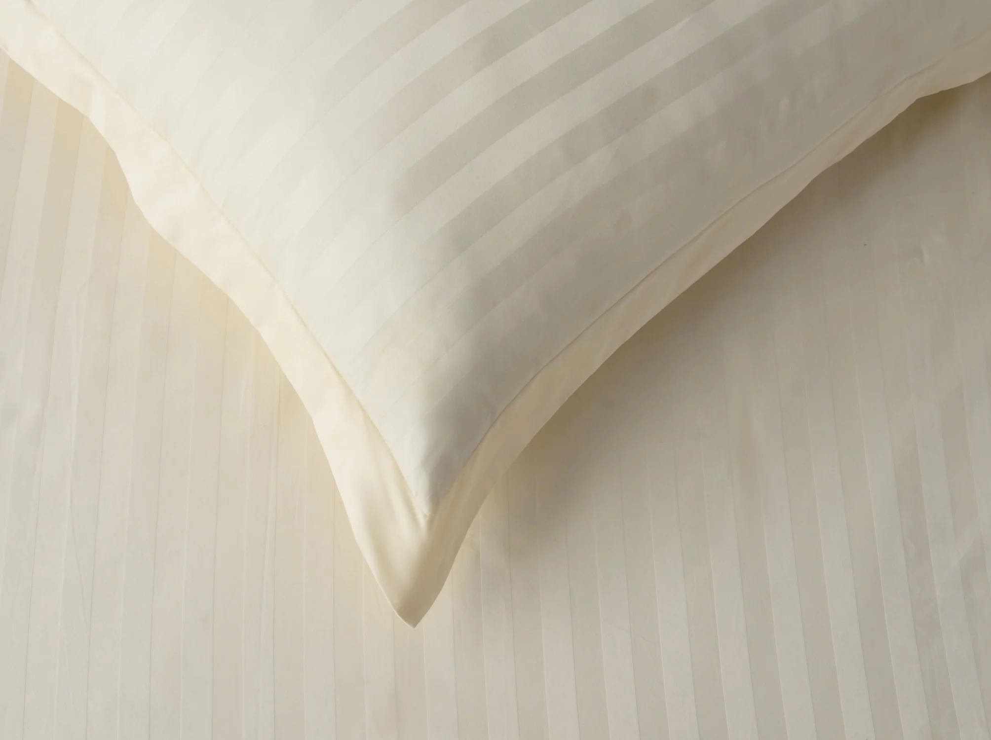 Cream Stripe Satin T-250 Quilt Cover Set 24 - Image 3