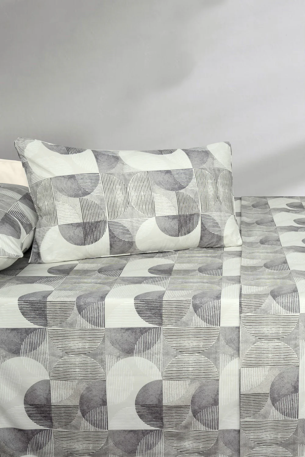 Cresent Everyday Classic Bed Sheet Set - Image 2