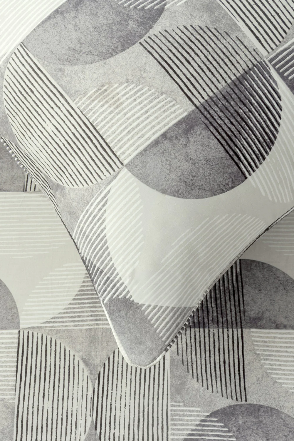 Cresent Everyday Classic Bed Sheet Set - Image 4