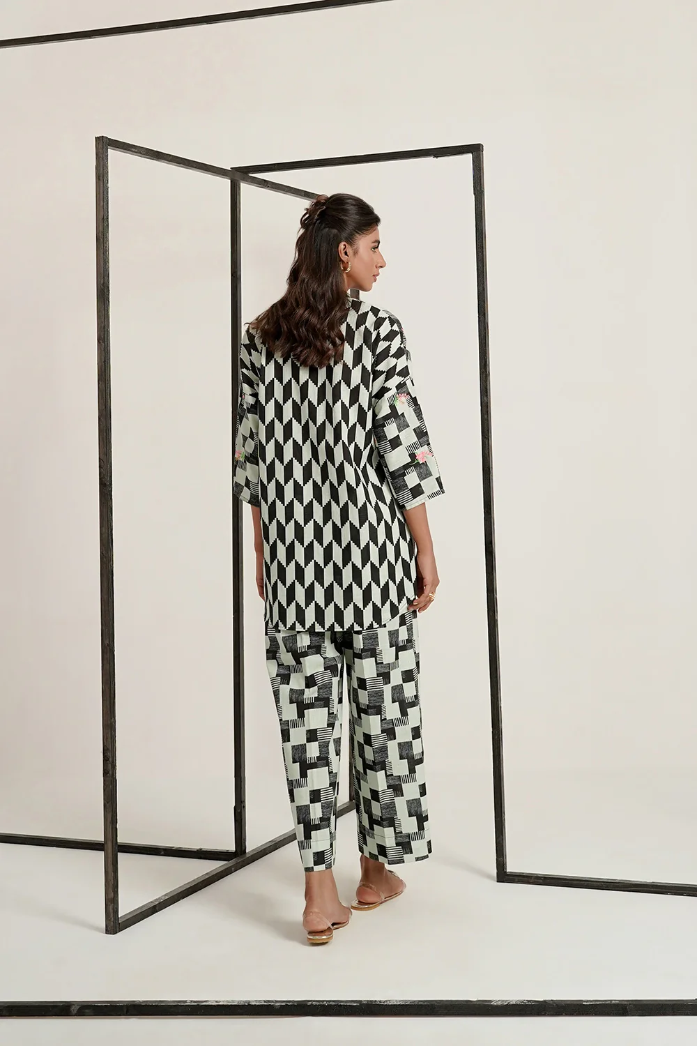 Cross Slub Printed With Embroidered Co-Ord Set - Image 4