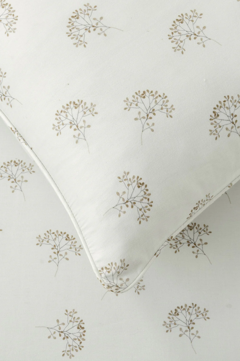 DGBD-003 T-200 Bed Sheet Set - Image 4