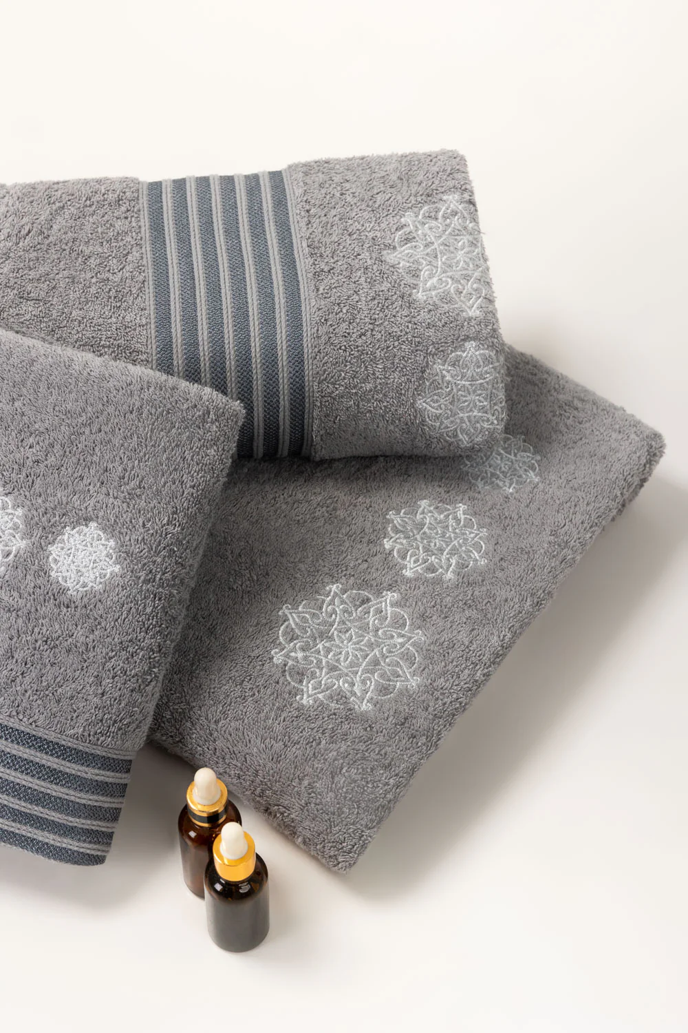 Dove Grey 3 piece Embroidered Towel Set - Image 3