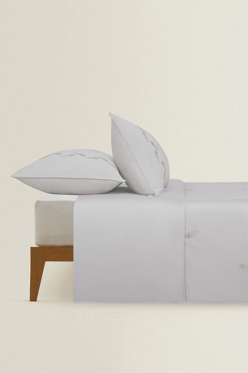 Dove T-400 Embroidered Quilt Cover Set - Image 2