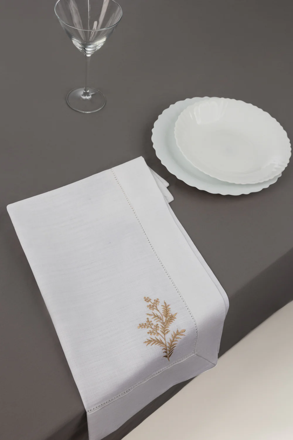 Flora 2 Pcs Embroidered Napkin Set - Image 5