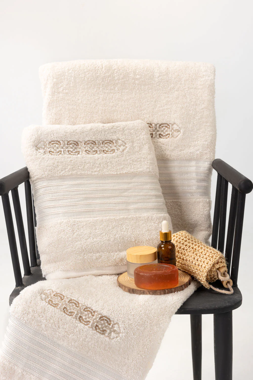 Frost Beige 3 piece Embroidered Towel Set - Image 3