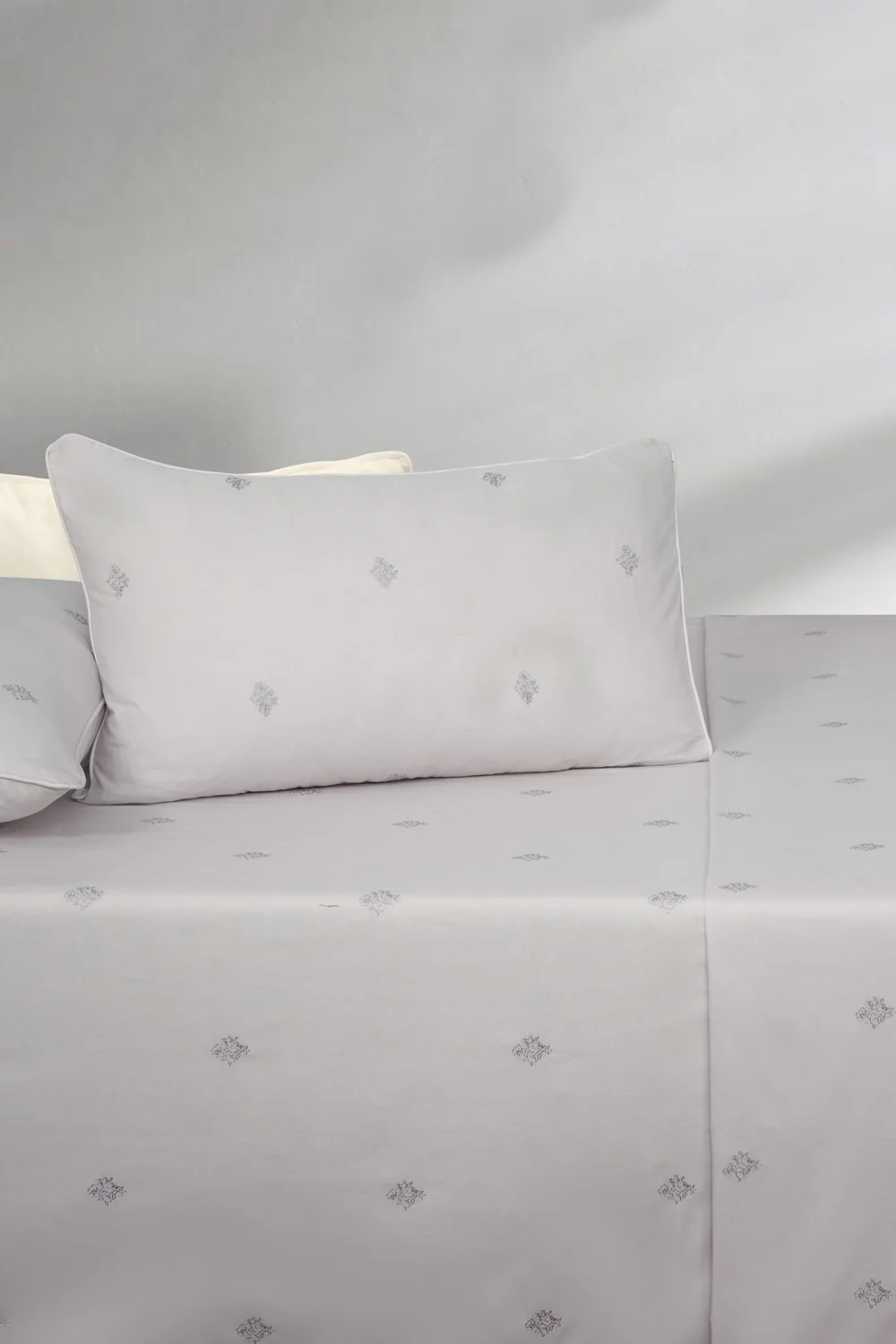 Gray Lilac T-150 Embroidered Bed Sheet Set - Image 3