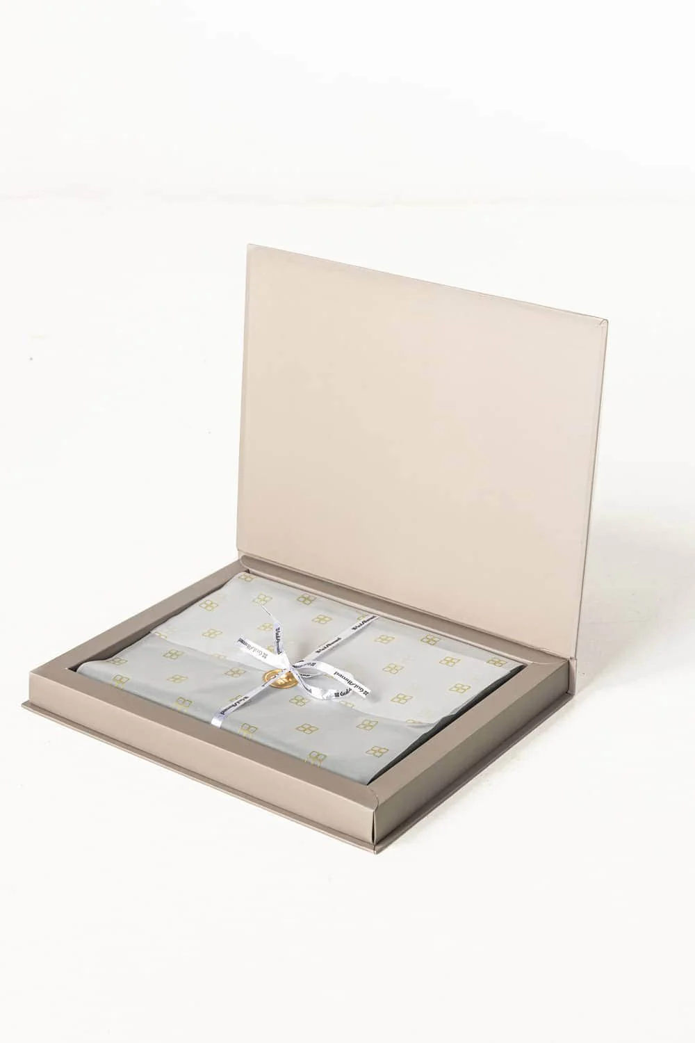 GUL 90 Fresher Unstitched Fabric Blended with Gift Box - Image 39