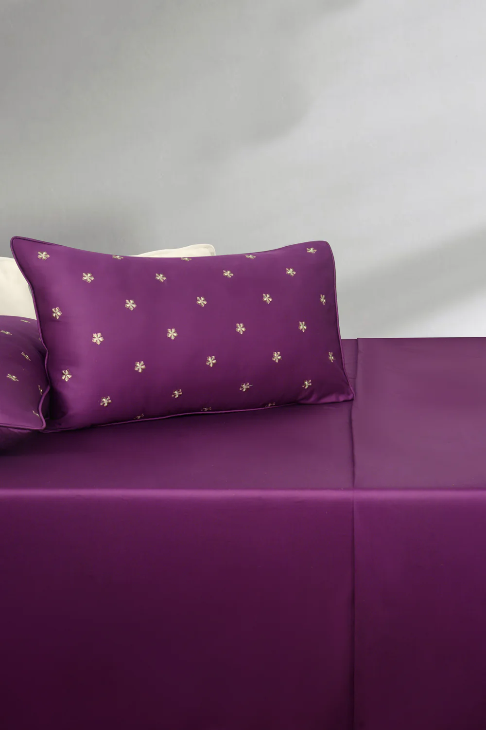 Jewel T-400 Embroidered Bed Sheet Set - Image 3