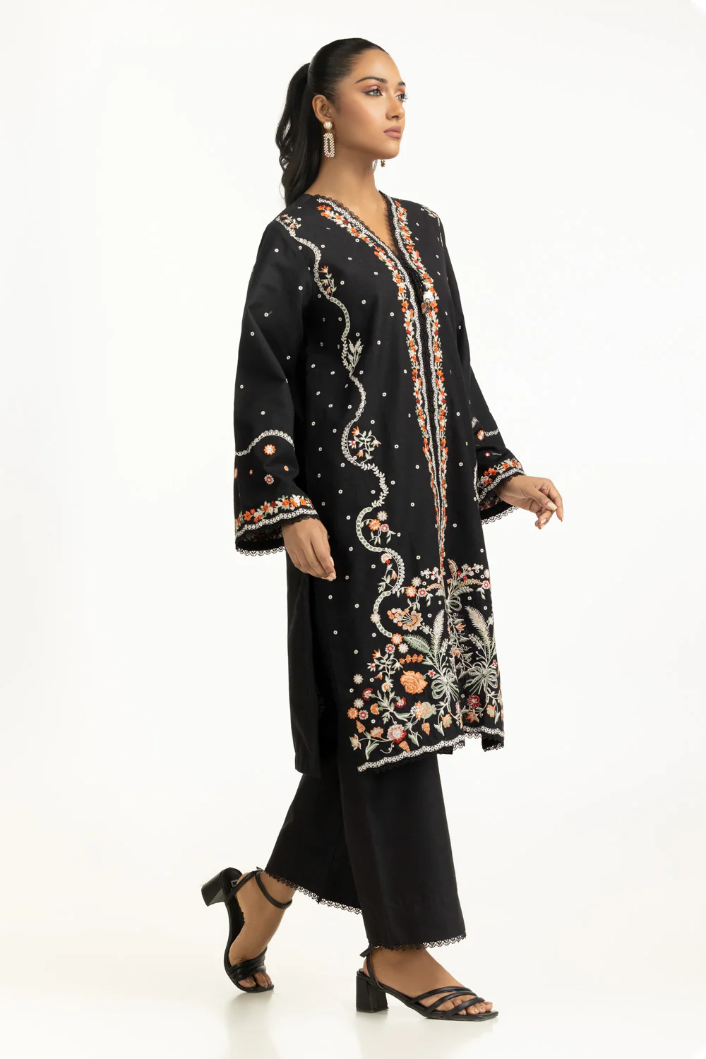 Karandi Embroidered Co-Ord Set - Image 4