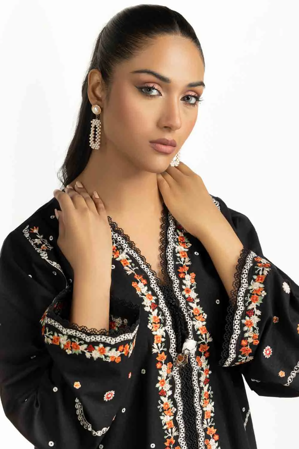 Karandi Embroidered Co-Ord Set - Image 5