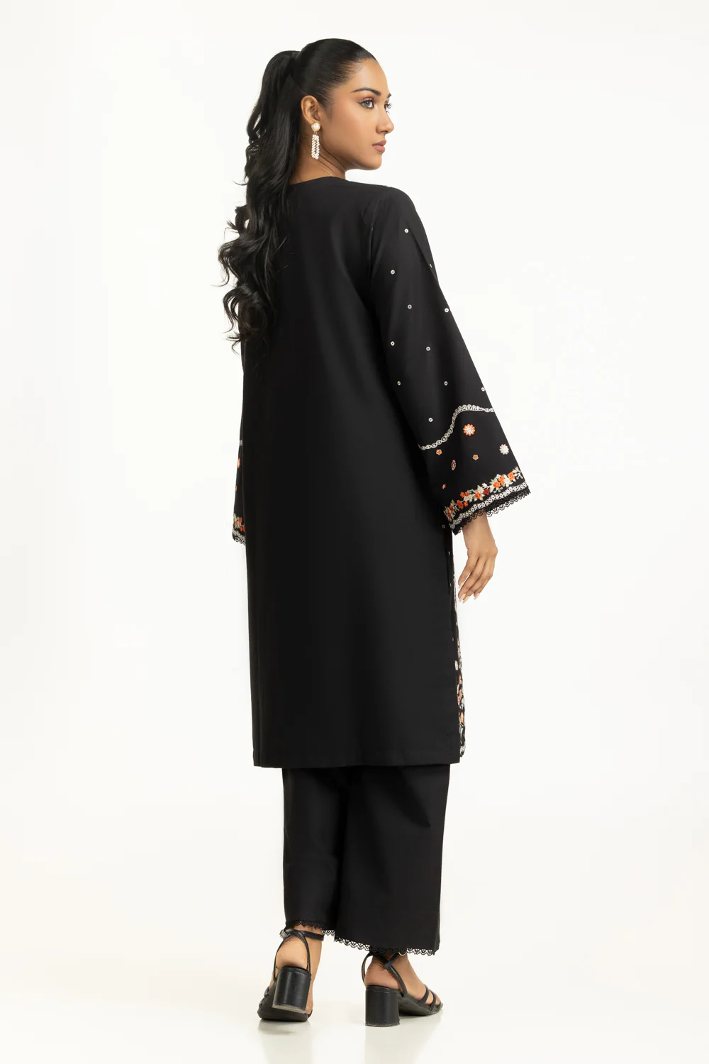 Karandi Embroidered Co-Ord Set - Image 7