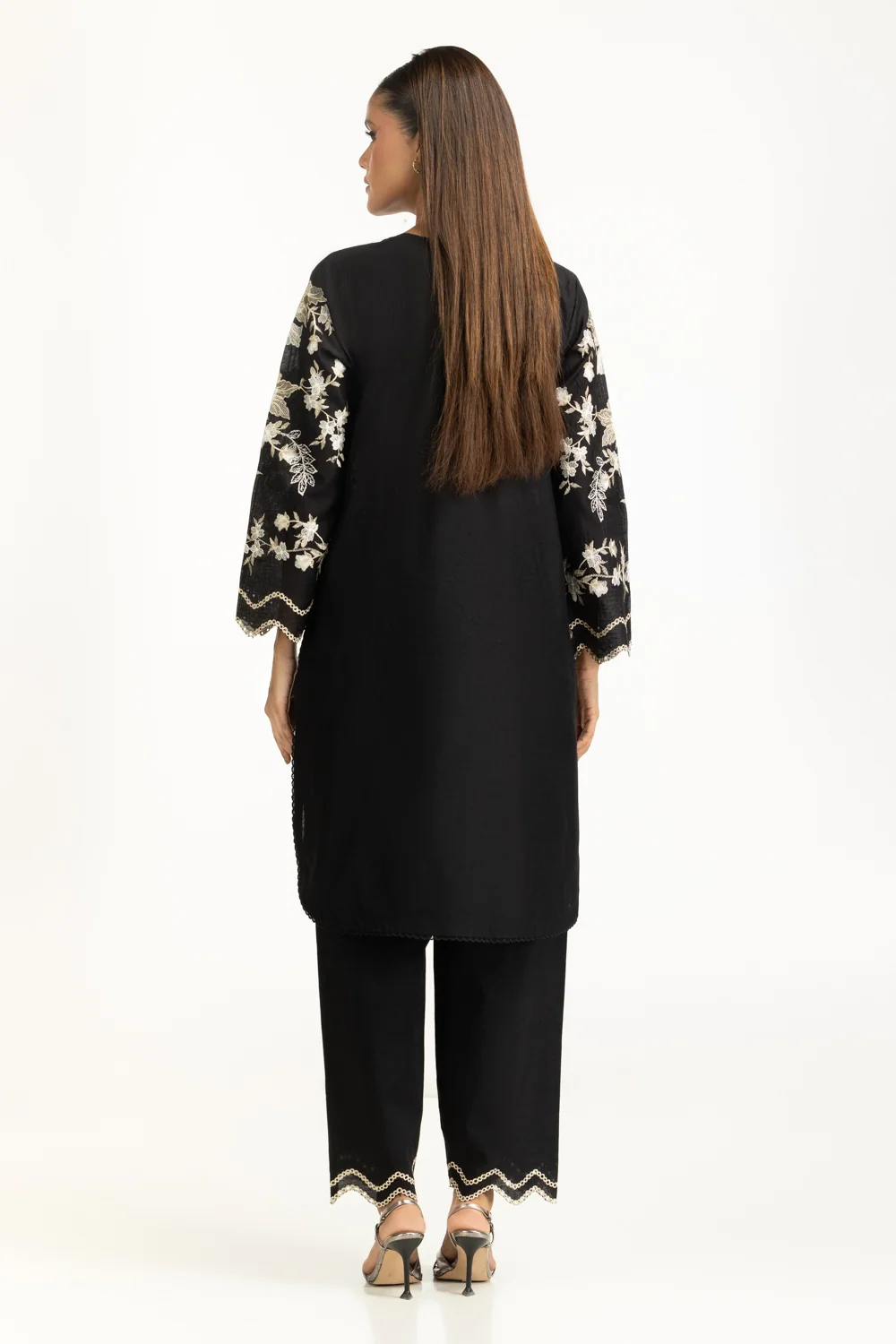 Khaddi Net Embroidered Co-Ord Set - Image 6