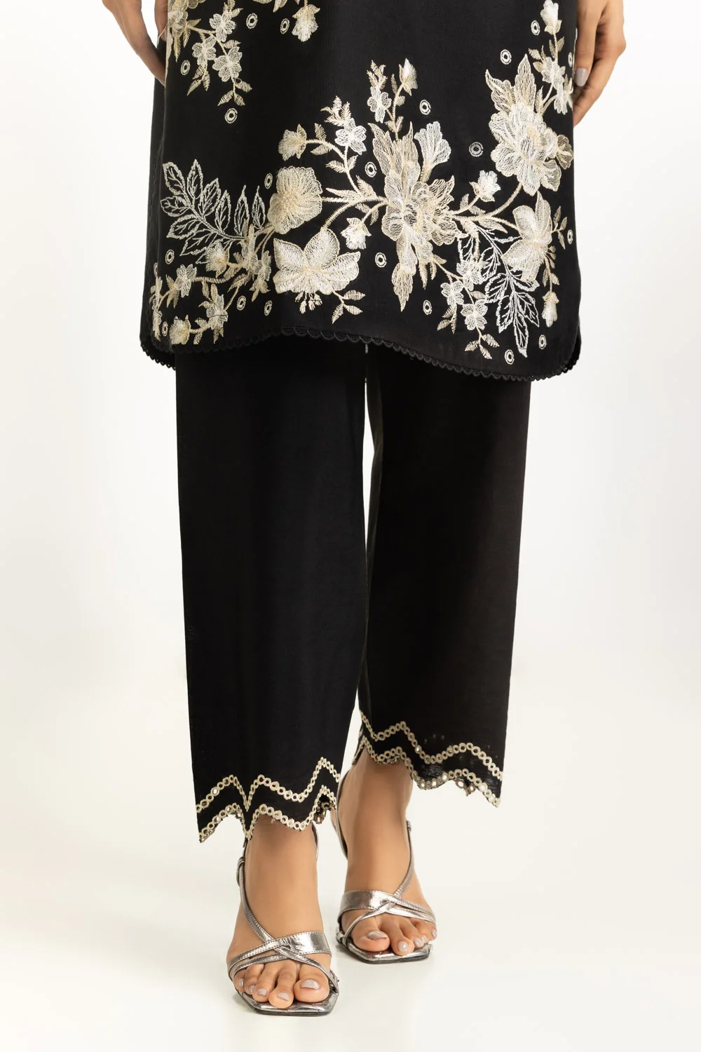Khaddi Net Embroidered Co-Ord Set - Image 7