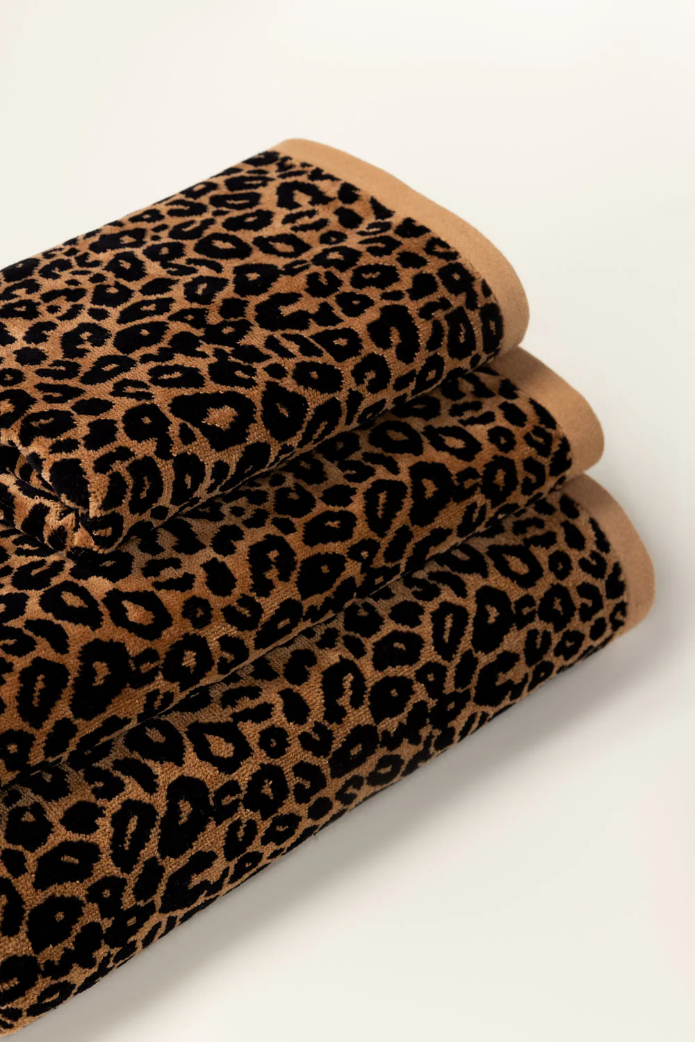 Leopard Jacquard Yarn Dyed Towel - Image 3