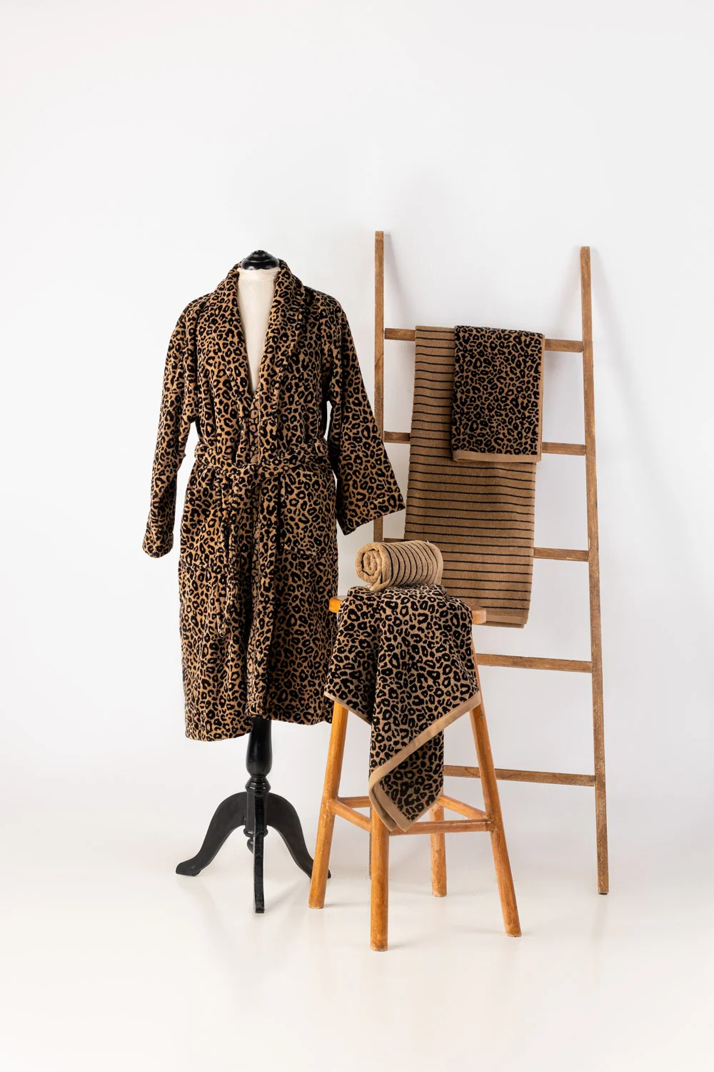 Leopard Velour Bathrobe - Image 5