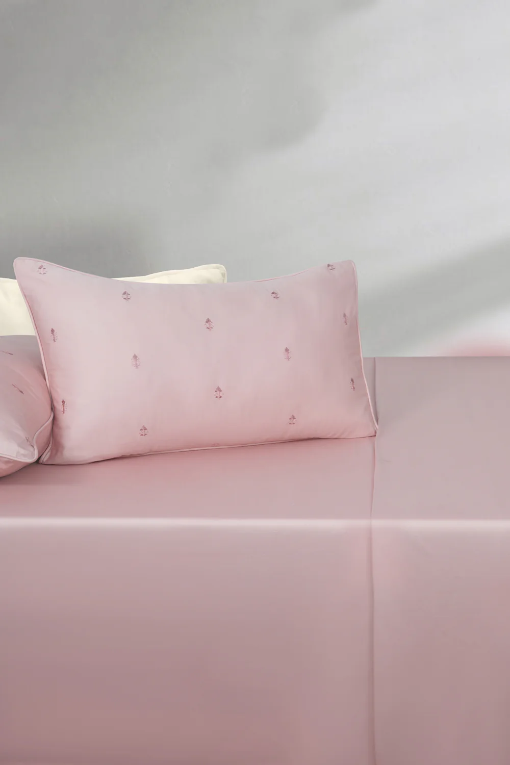 Morganite T-400 Embroidered Bed Sheet Set - Image 4