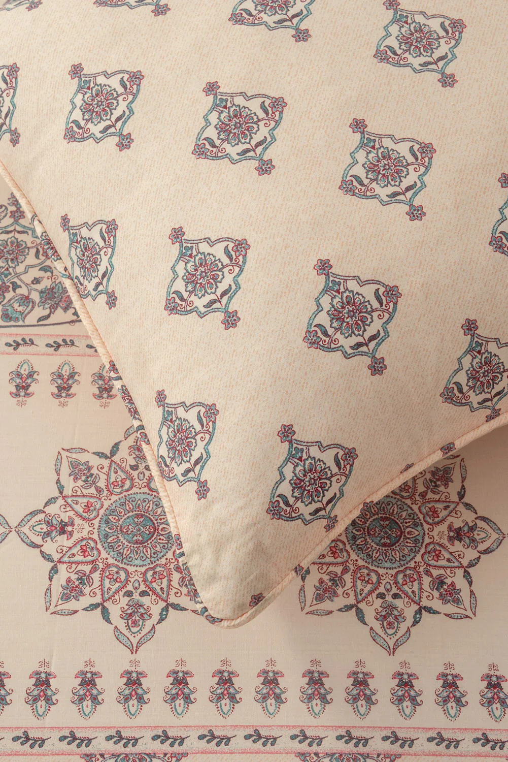 Paisley Blush T-150 Quilt Cover Set - Image 3