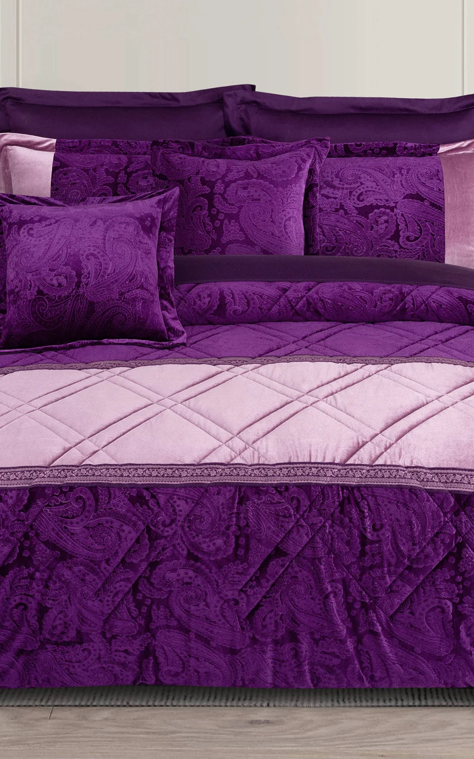 Purple Paisley Embossed Velvet Comforter Set - Image 3