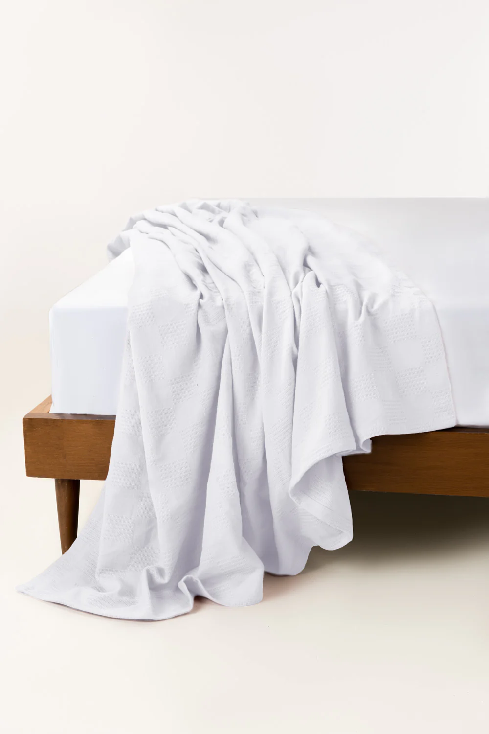 Shine White Thermal Blanket - Image 5