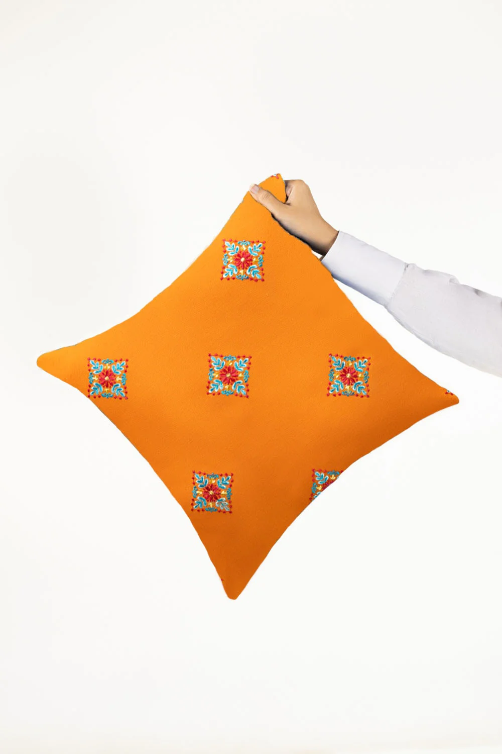 SS25-EC-043 Terry Embroidered Cushion - Image 4