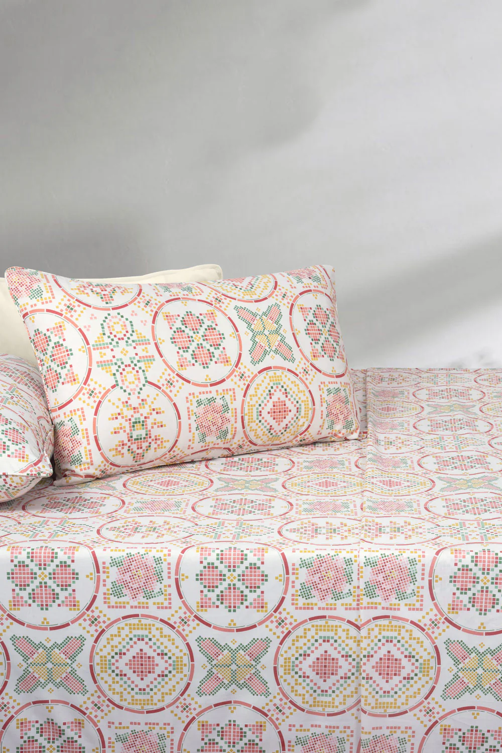 Tapestry Flora T-150 Bed Sheet Set - Image 2