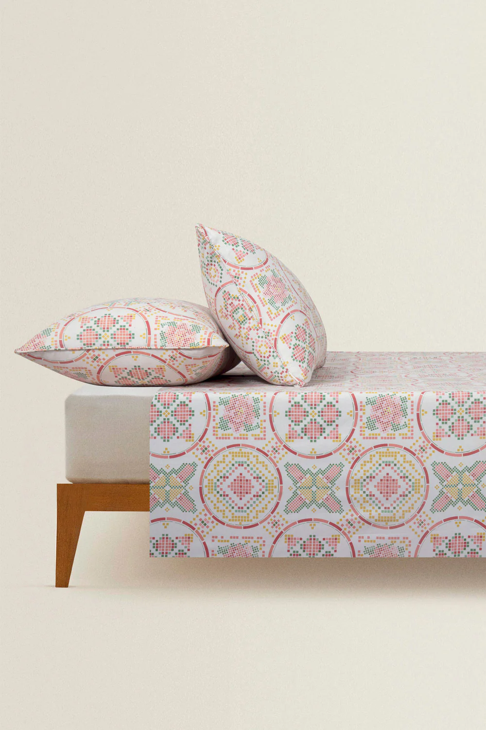 Tapestry Flora T-150 Bed Sheet Set - Image 3