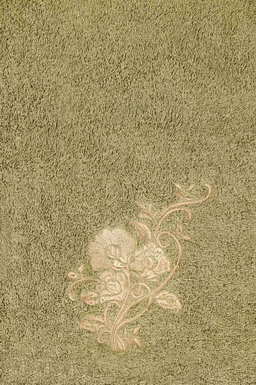 Tendril Combed Embroidered towel - Image 2