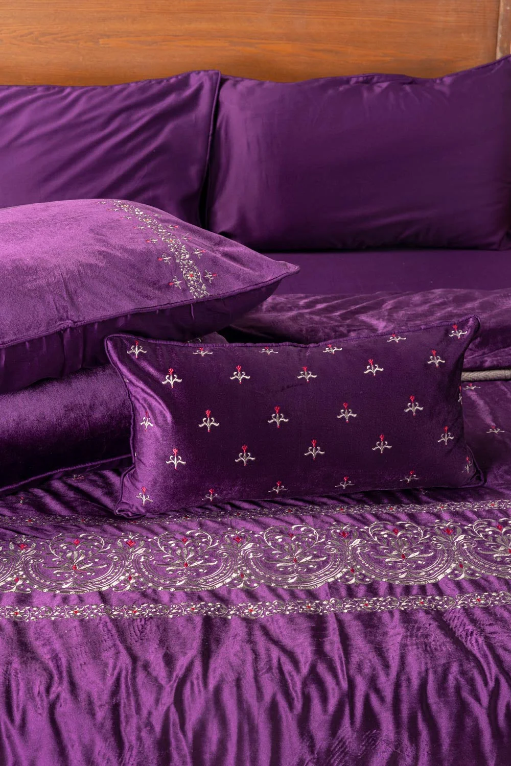 VB-005 Velvet Complete Bed Set - Image 4