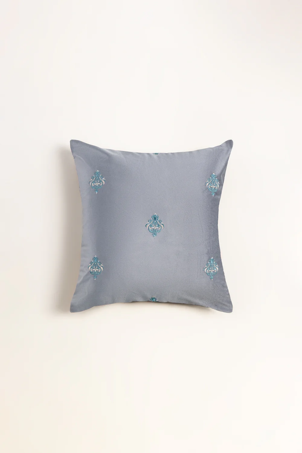 VEC -016 Velvet Embroidered Cushion Cover