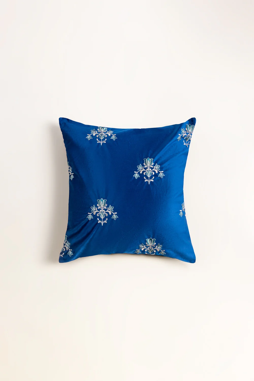 VEC -018 Velvet Embroidered Cushion Cover