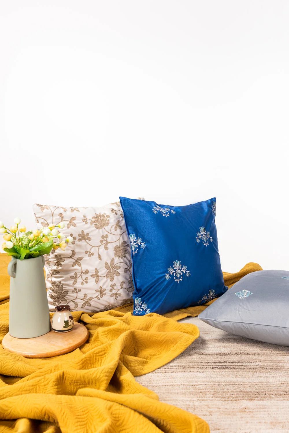 VEC -018 Velvet Embroidered Cushion Cover - Image 4