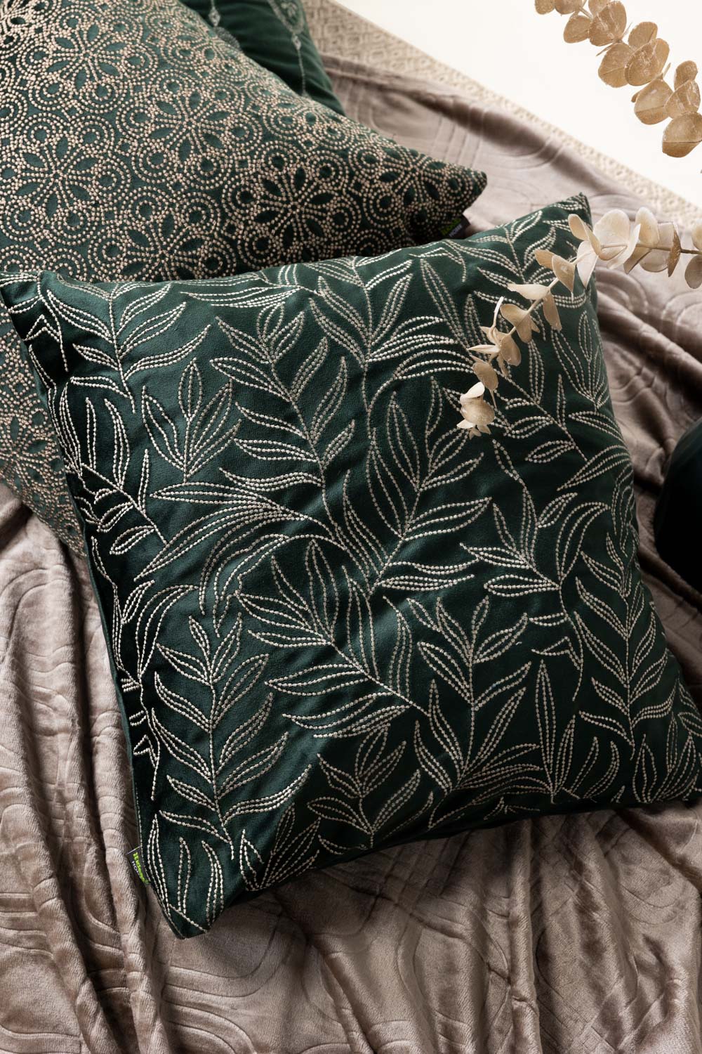 VEC -26-18 Velvet Embroidered Cushion Cover - Image 4