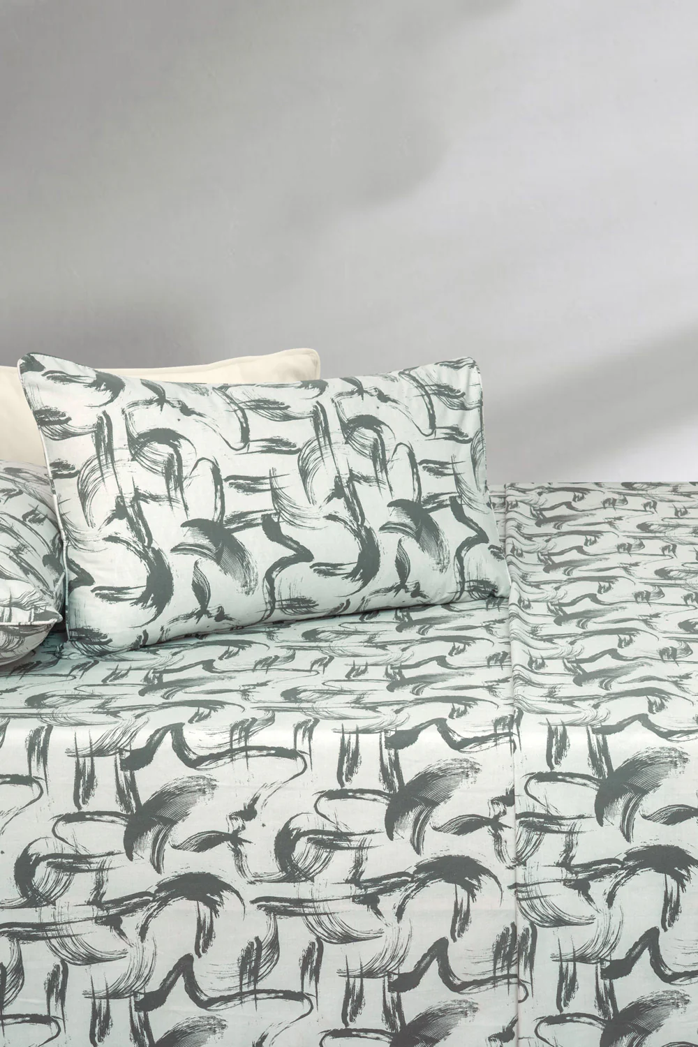 Whiplash T-150 Bed Sheet Set - Image 2