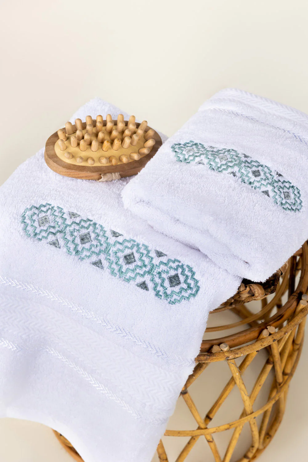 White-3pcs-Embroidered-Towel-Set - Image 3