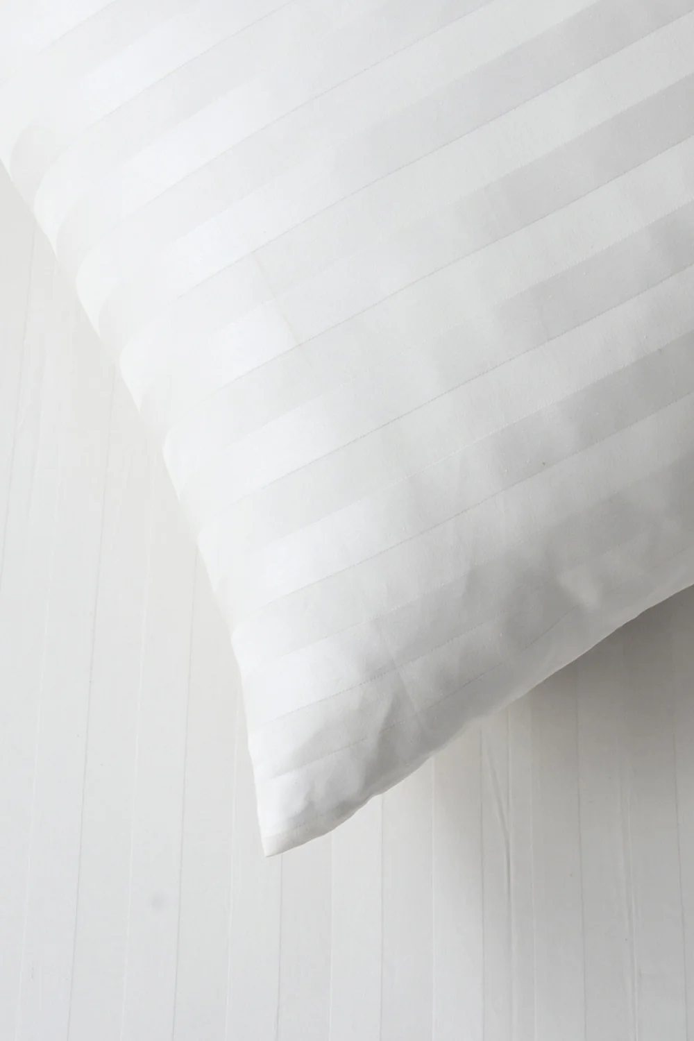 White Stripe Satin T-250 Bedsheet Set 25 - Image 3