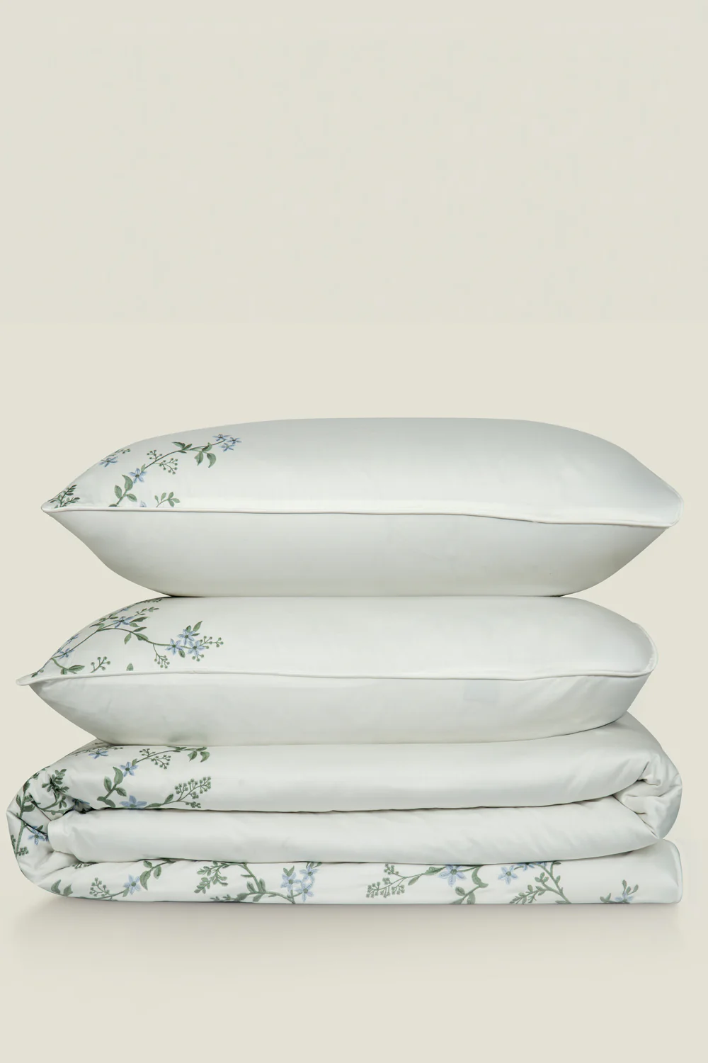 White T-400 Embroidered Quilt Cover set 26 - Image 3